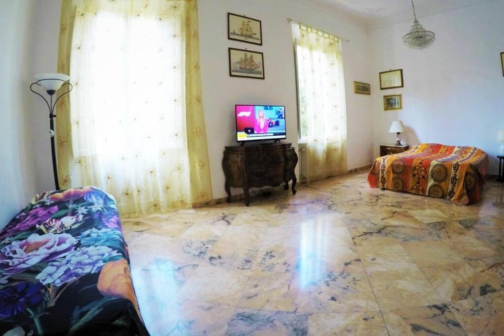 Gabry'S Home Three-Bedroom Big Apartment Near City Center & Train Station To Pisa And Florence & Ferries To Sardegna Corsica リヴォルノ エクステリア 写真